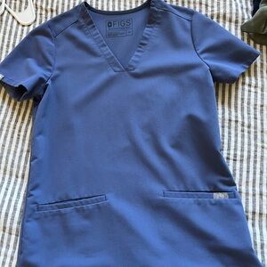 FIGS Women's top in XXS